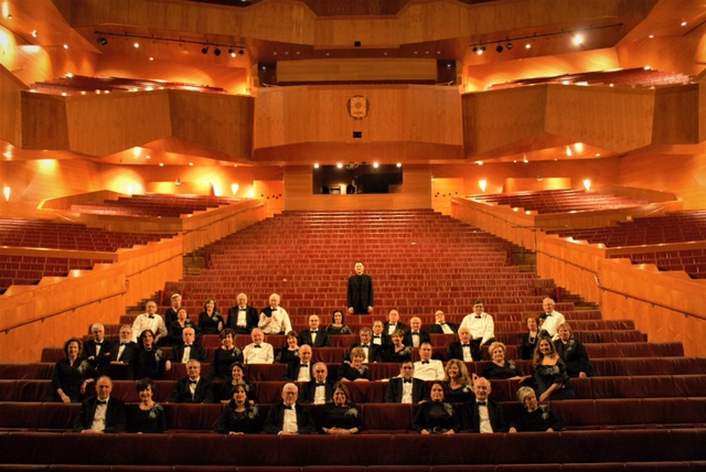 Imagen de todos los componentes del coro de ingenieros de bizkaia  