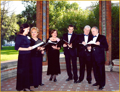 varios componentes del coro:Bel n Ar stegui, M  Carmen Gonzalez, M  Jes s Meaza, Borja Martinez, Javier Casasempere y Jose Le n.